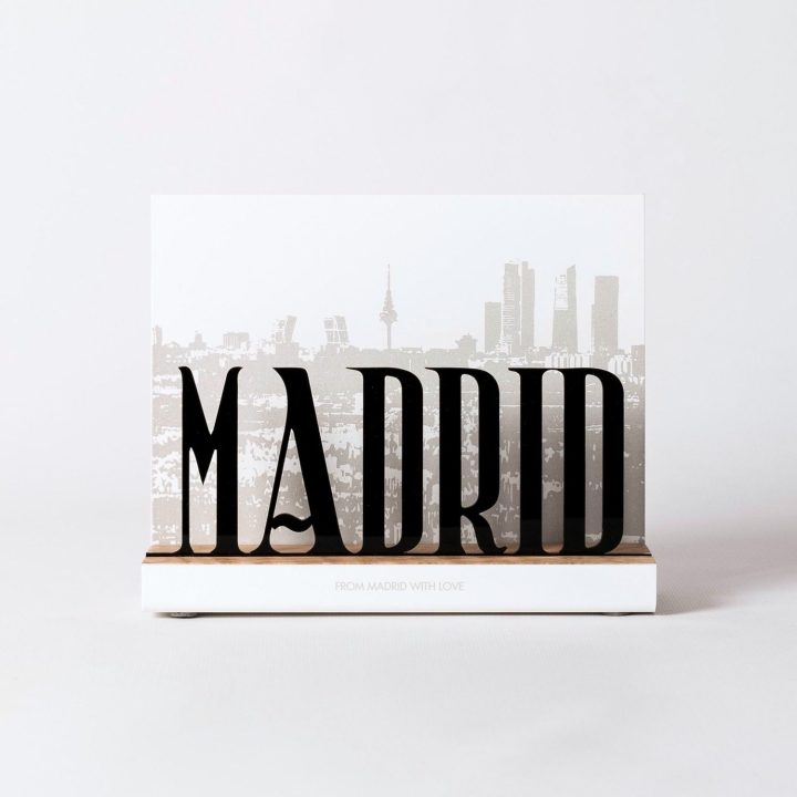 Figure "Lettrage Madrid", vue de face