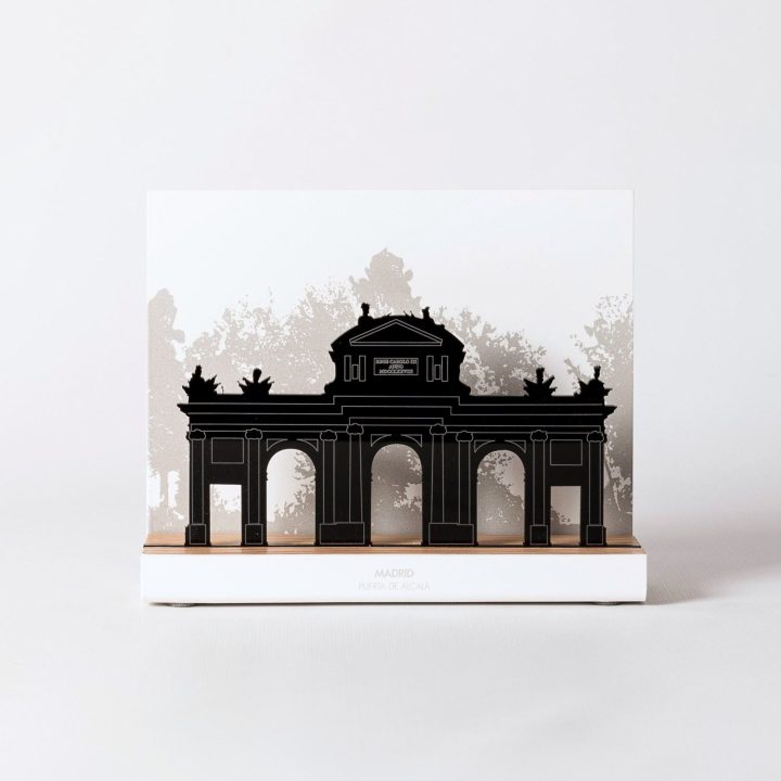 Figura "Puerta de Alcalá", vista de frente