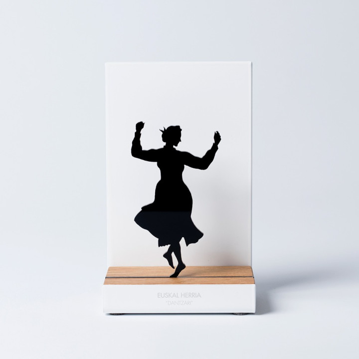 Figura "DANTZARI NESKA" | Colección EUSKAL HERRIA