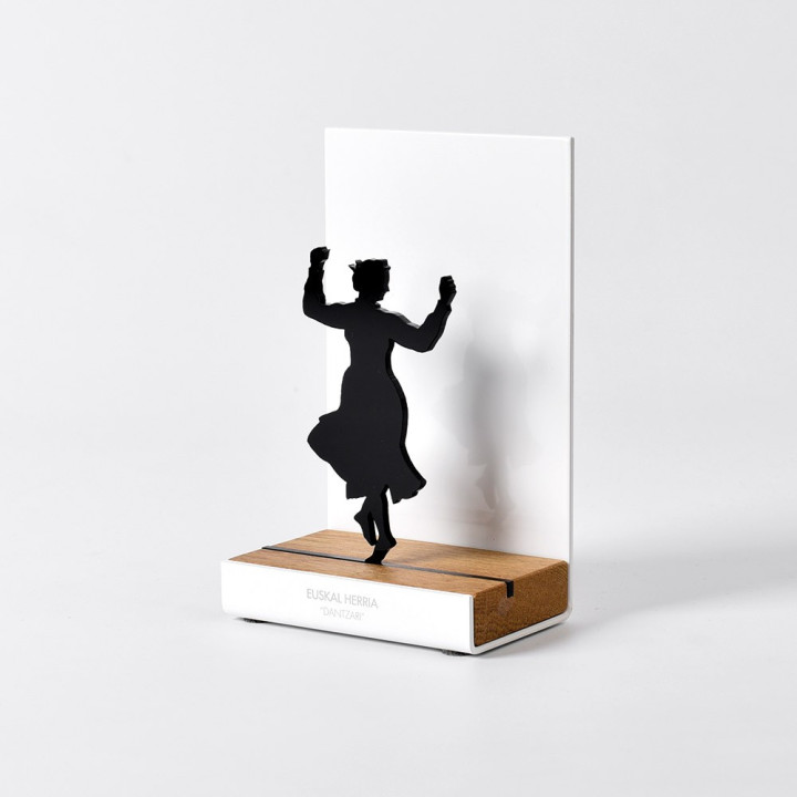 Figura "DANTZARI NESKA" | Colección EUSKAL HERRIA