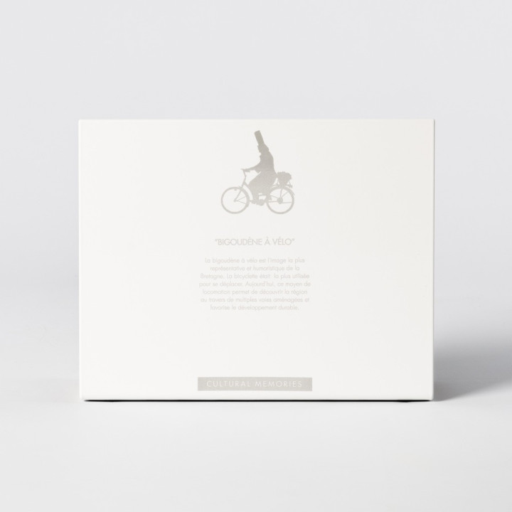 Figure "BIGOUDÈNE À VÉLO" | CÔTE OUEST Collection | Souvenir
